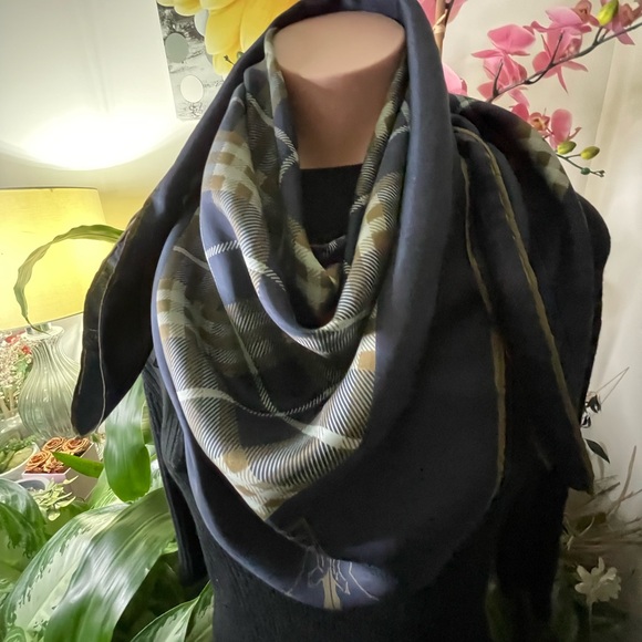 Burberry Silk Scarf. - Picture 4 of 14